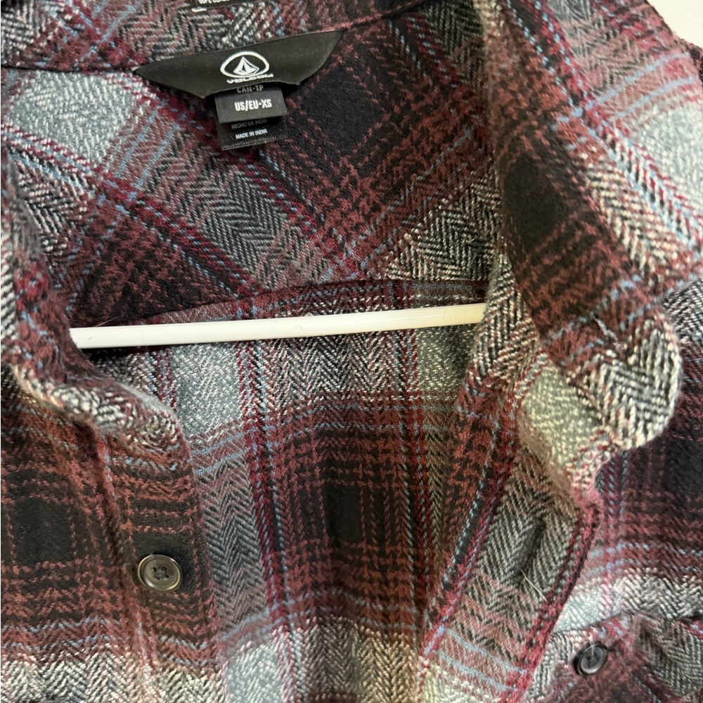 Volcom Men's Plaid Button Down Shirt - Black and Red Classic Fit - Picture 5 of 16